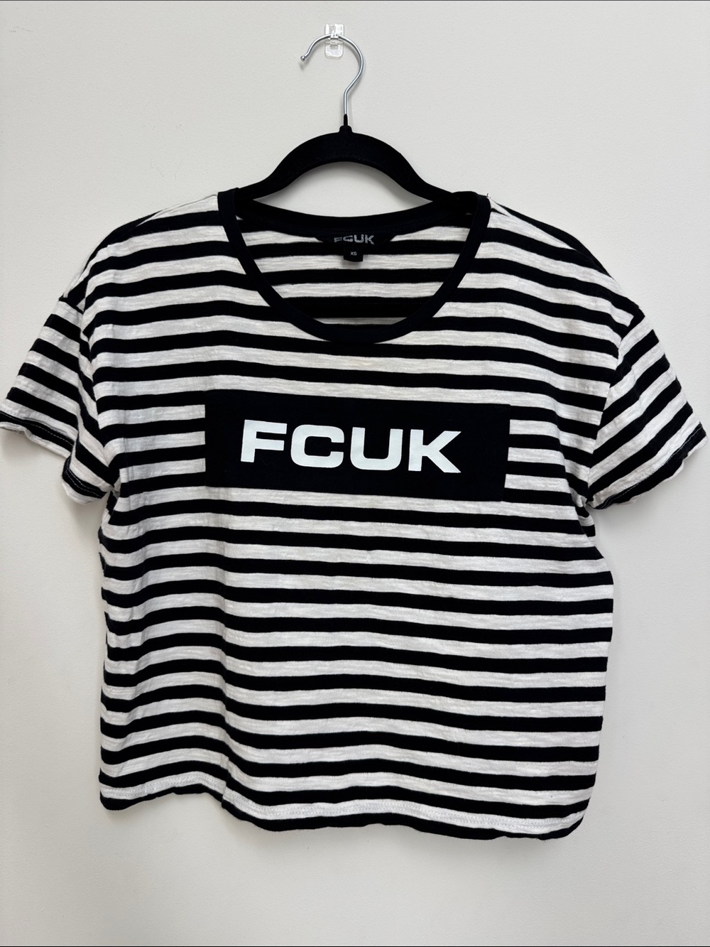 French Connection FCUK Y2K Striped Boxy Tee XS Black White Cropped Logo Patch